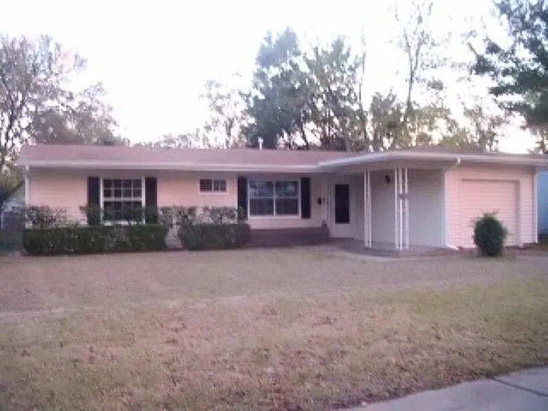 11746 Strand St — Photo 11