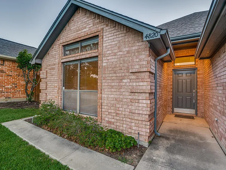 4820 Ashworth Ct — Photo 4