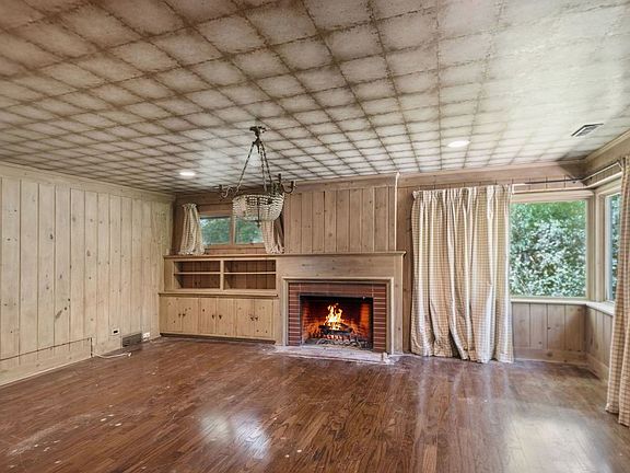 5th image of 598 Eton Dr
