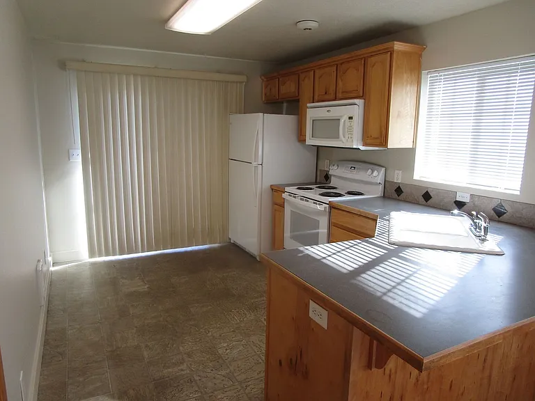 178 SW Ivy Ct — Photo 4