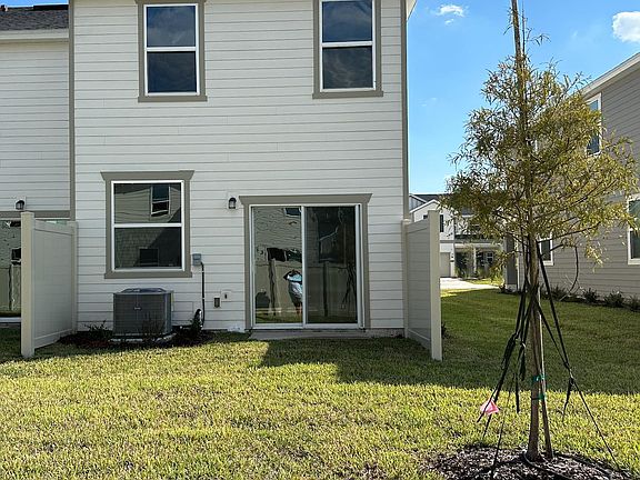 3rd image of 9869 Fiddleback Ln