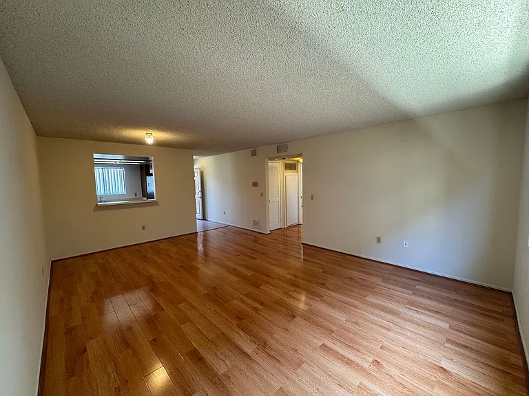 1004 E Garfield Ave — Photo 8