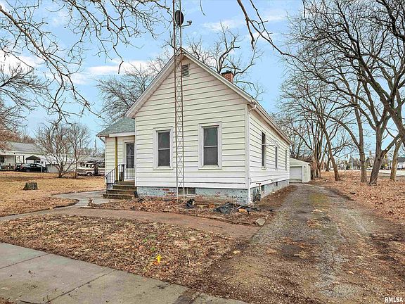 3rd image of 630 W Maple Ave N