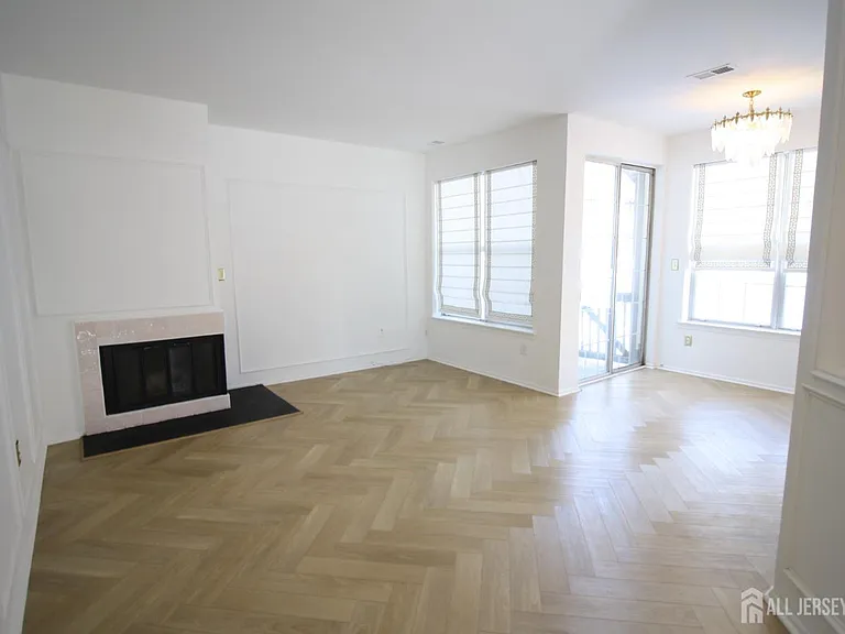 3011 Cypress Ct — Photo 8