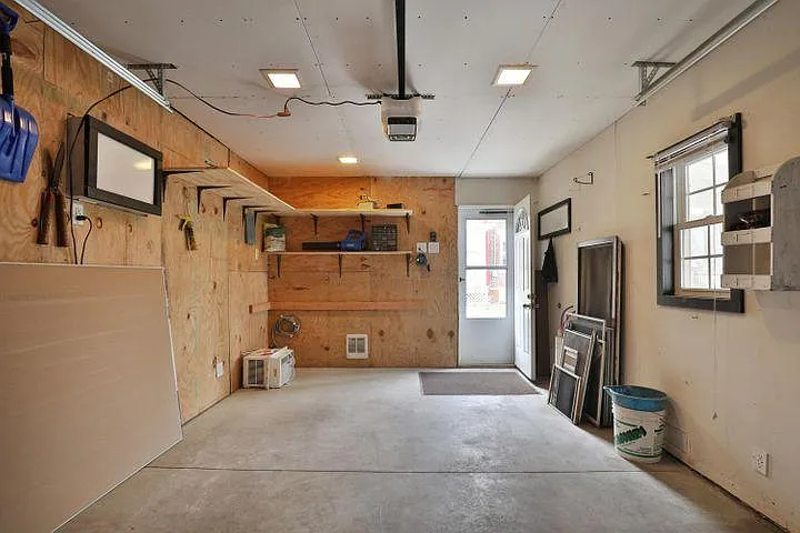 2580 Glenmawr Ave — Photo 25