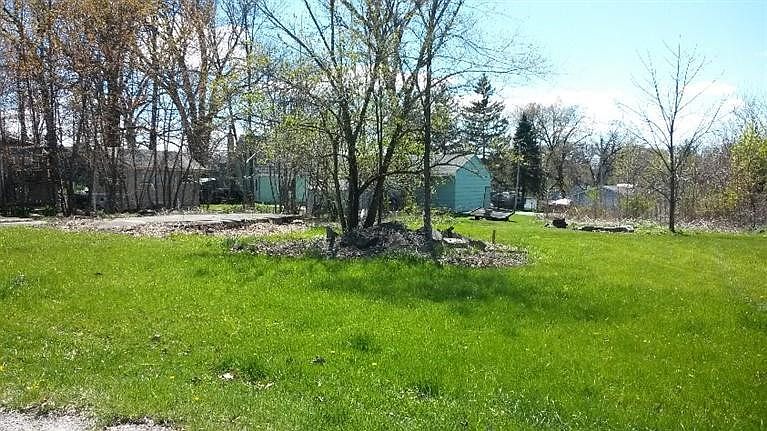2nd image of 636 S Lakeview Dr
