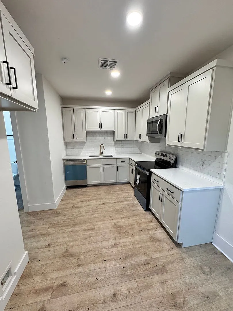 2 bed, 1.0 bath, 860 sqft, $1,100 — Photo 2