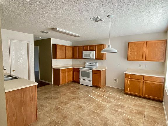 3rd image of 2705 Vasey Oak Dr