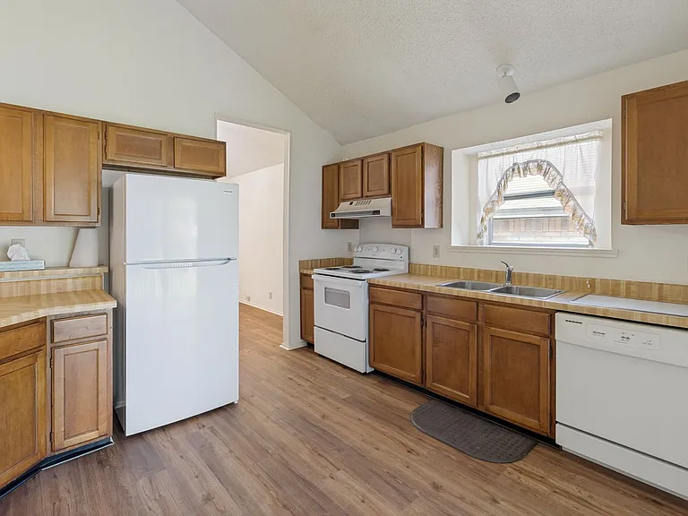 7803 Forest Rnch — Photo 11