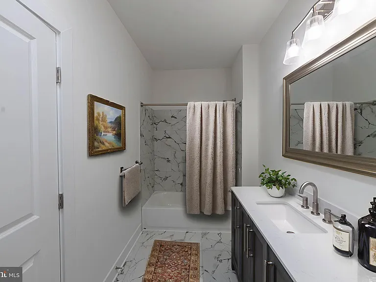 2721 W Mosher St — Photo 14