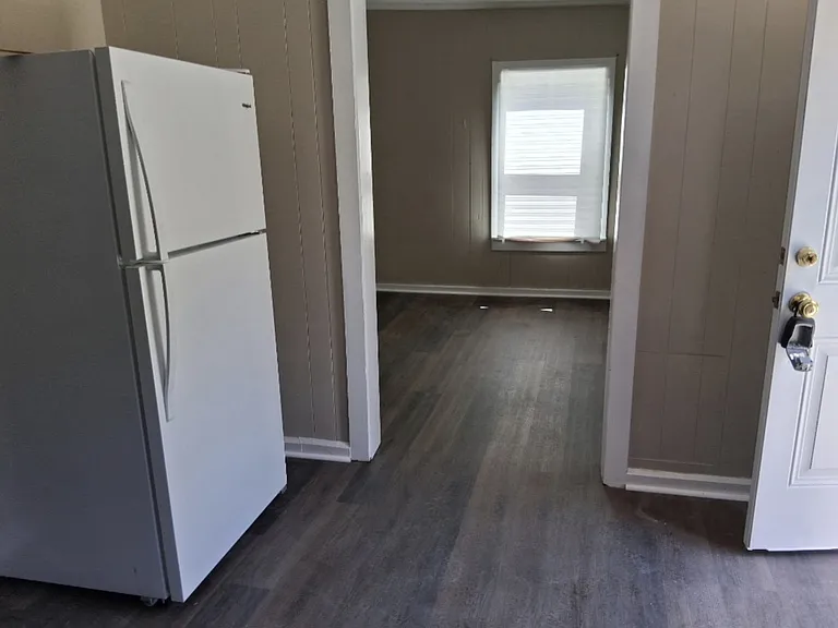 2083 Broad St — Photo 8