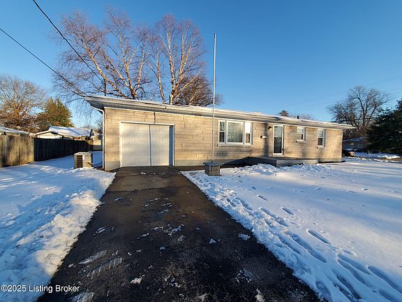 3rd image of 8107 Poinsettia Dr