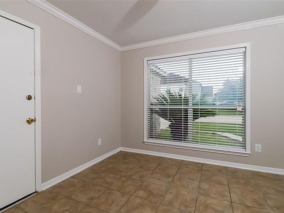 3rd image of 7103 Foxwalk Ln