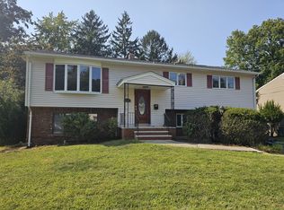 415 Birchtree Ln, Northvale, NJ 07647