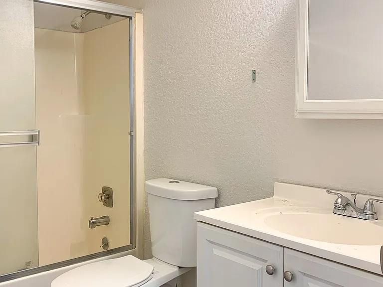 Ed John Apartments — Photo 6