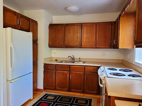 2nd image of 242 Evans View Trl