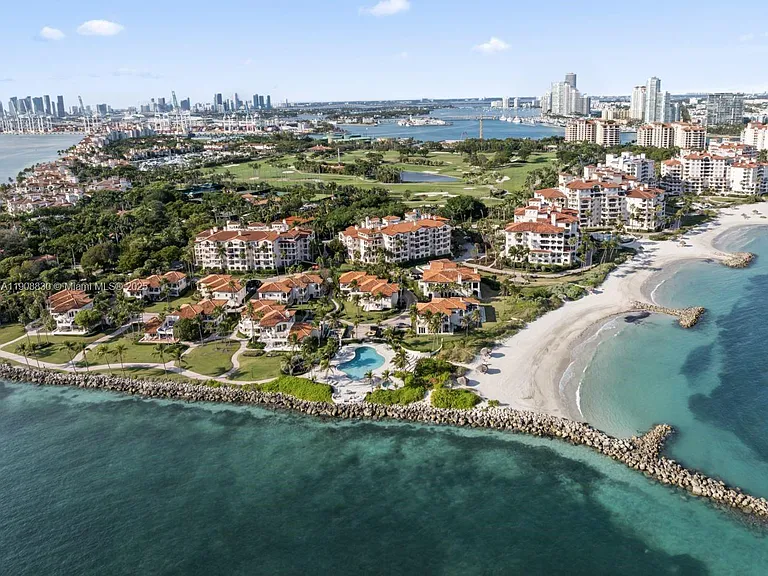 19217 Fisher Island Dr #19217 — Photo 45