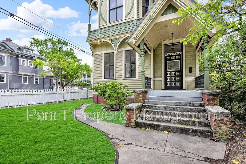 201 W 37th St #MAIN HOUSE