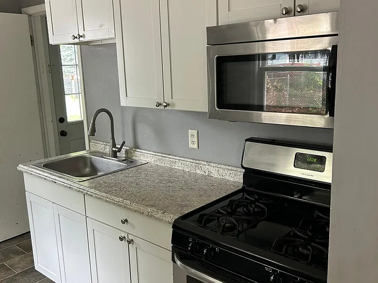 415 Tampa St SE — Photo 3