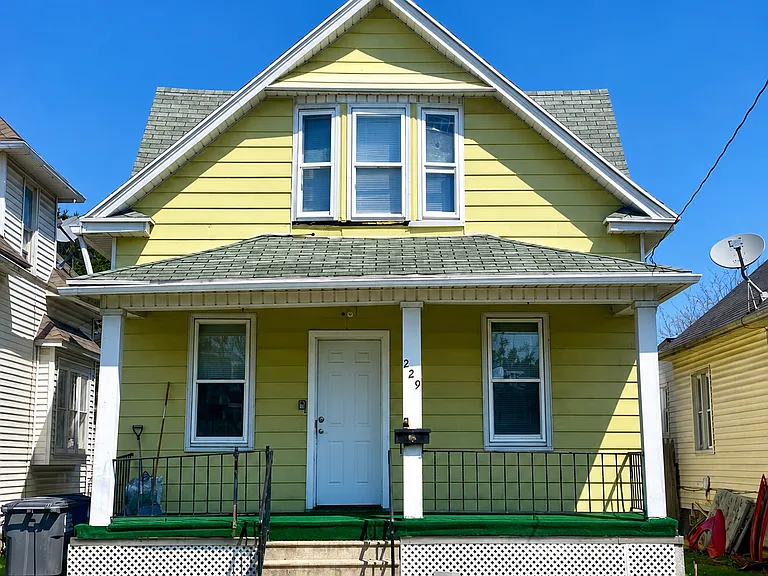 229 E Oakland St — Photo 1