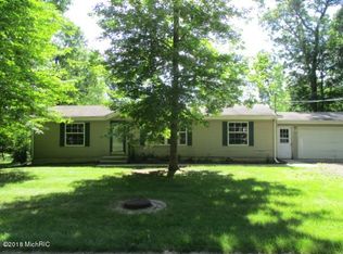 27 Castle Dr N, Springfield, MI 49037