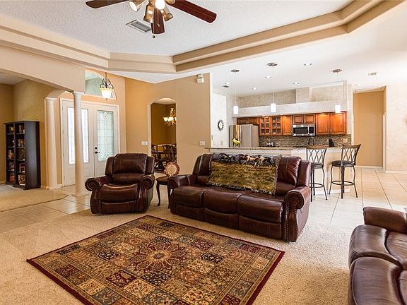 3rd image of 4020 Valrico Grove Dr