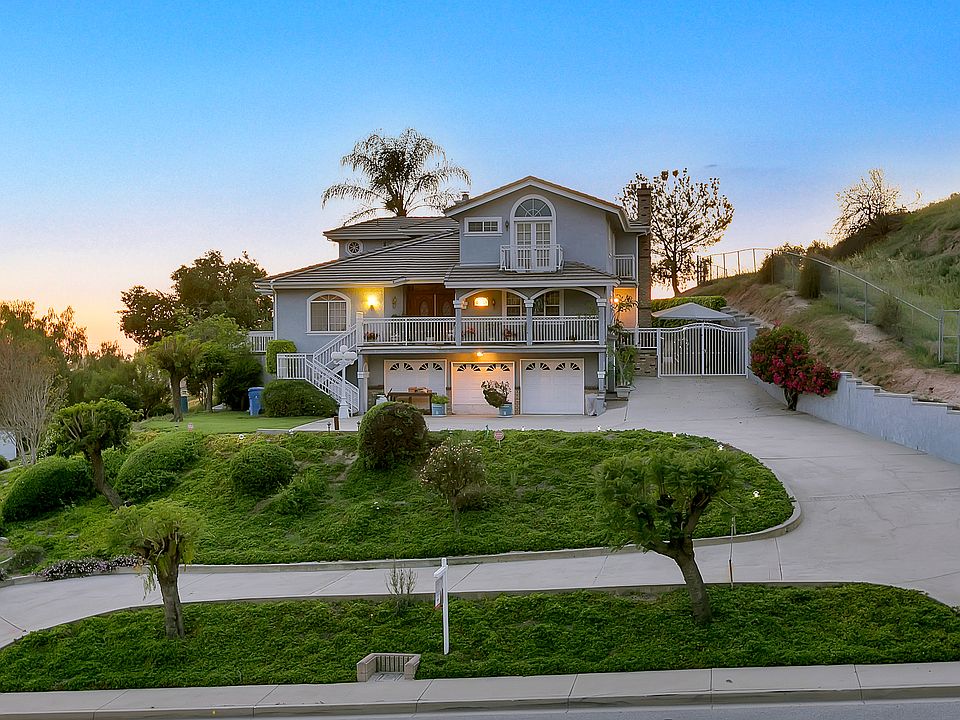 1st image of 4851 Esperanza Dr