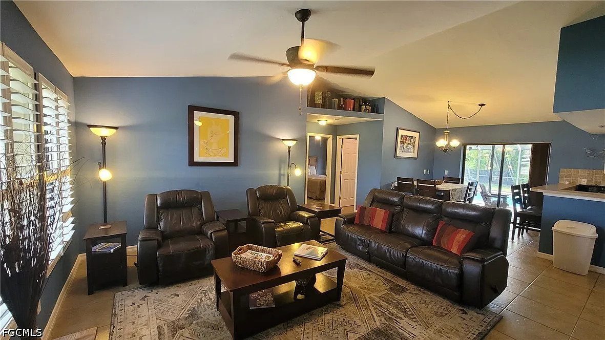 3 bed, 2.0 bath, 1311 sqft, $5,000 — Photo 2