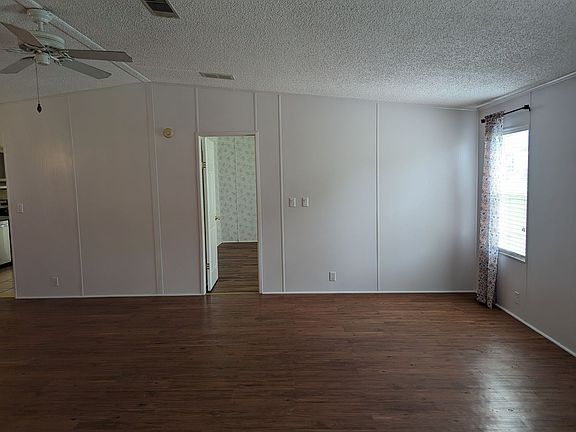 3rd image of 503 Choo Choo Ln