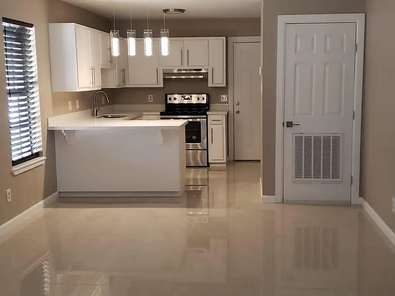 1202 Bryce Dr #5 — Photo 3