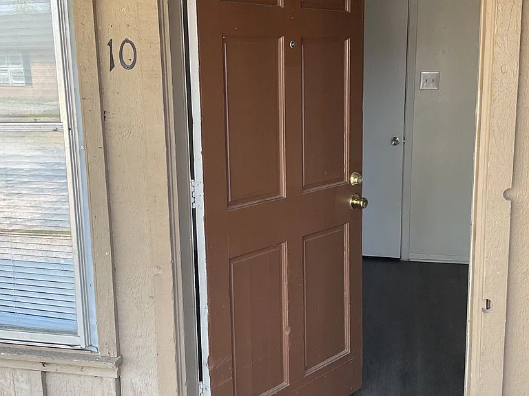 210 Old Tyler Rd #10 — Photo 2