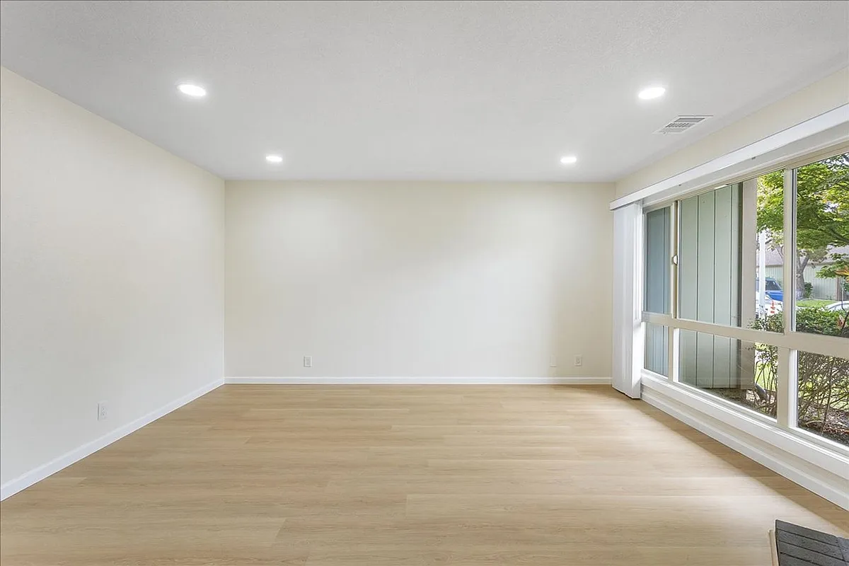 Building Photo - 1007 Tahiti Ln