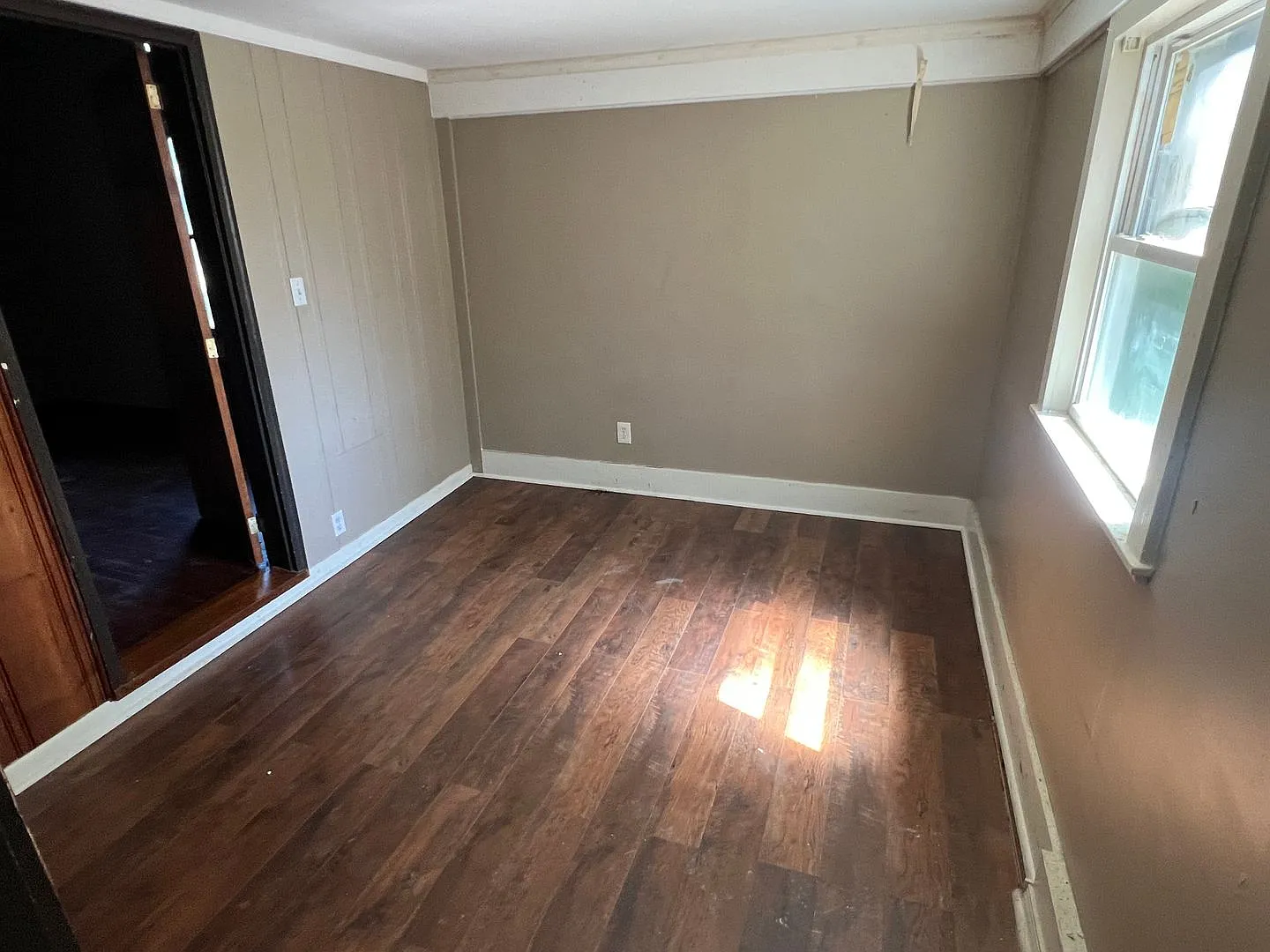 2 bedroom, 1 bathroom house with family room — Photo 4