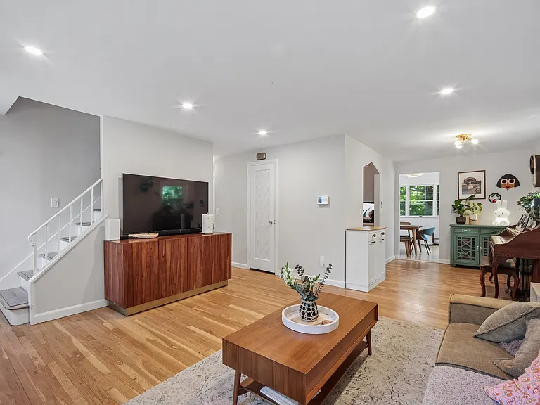 59 Delmar Ave — Photo 5