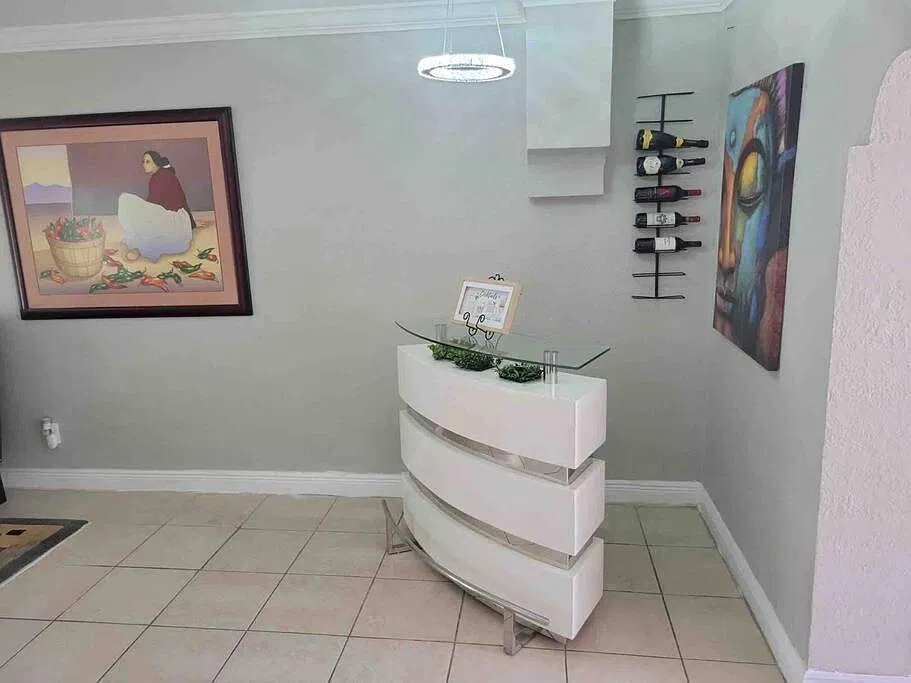 4 bed, 2.0 bath, 2409 sqft, $4,250 — Photo 4