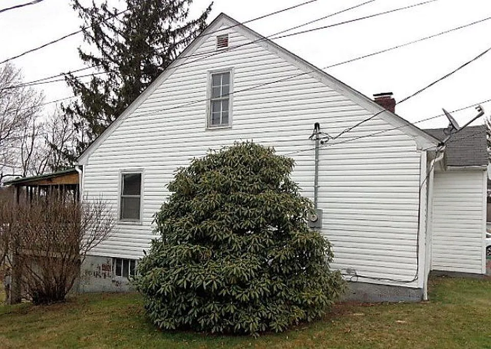 4 bed, 1384 sqft, $1,390 — Photo 2