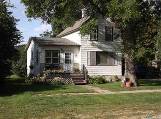 212 E Rummel Ave, Lennox, SD 57039