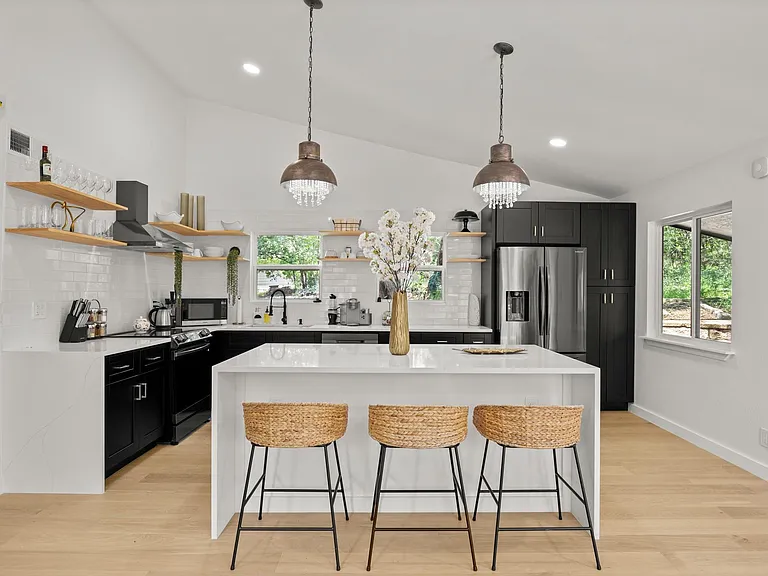 3904 Highland Dr — Photo 9