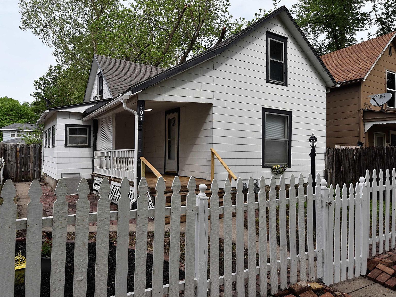 407 NE Emmett St, Topeka, KS 66616 Zillow