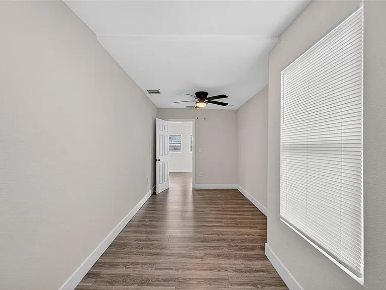 2525 W Beach St — Photo 23