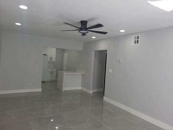 3rd image of 1107-1109 NE 1st St #1109-4