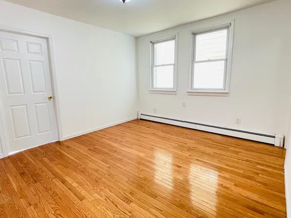 89 W 21st St, Bayonne, NJ 07002