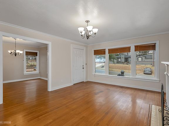 4th image of 703 Huron St