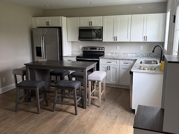 3rd image of 334 N Wright Rd