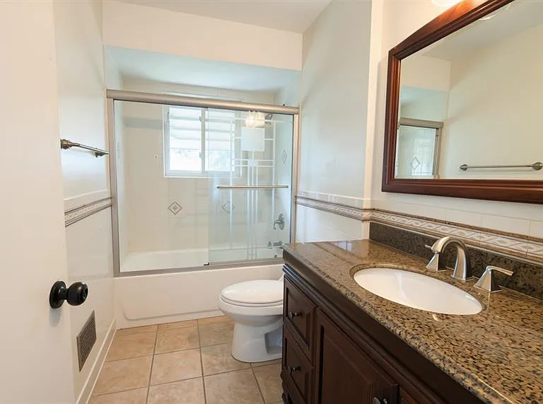 38803 Ecorse Rd — Photo 12