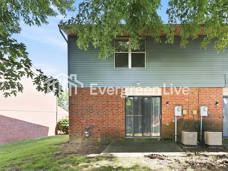 2433 Cross Village Dr — Photo 14