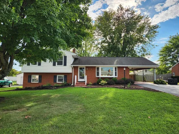 221 Howard Dr, Salem, VA 24153