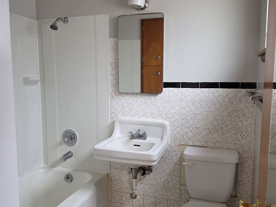 1st image of 6033 California Ave SW APT 1