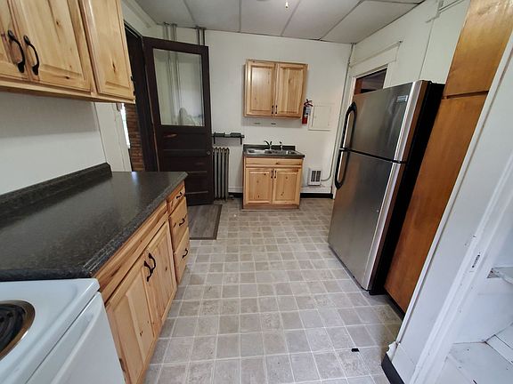 5th image of 639 W College Ave #2/3