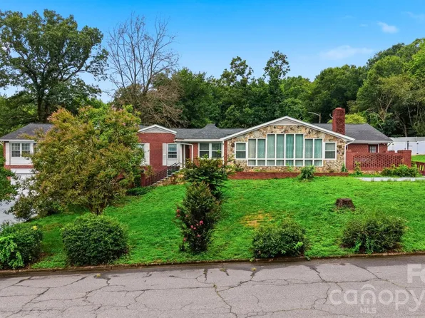 103 Castlegate Dr, Morganton, NC 28655